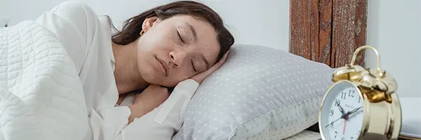 Women sleeping on a silk pillow