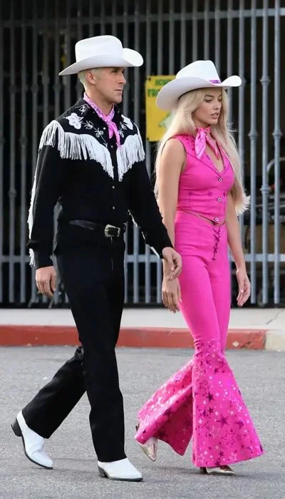 Cowgirl Barbie (Margot Robbie) with ken (Ryan Gosling)