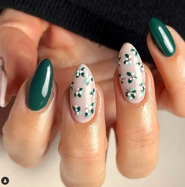 green mistletoe nail designs