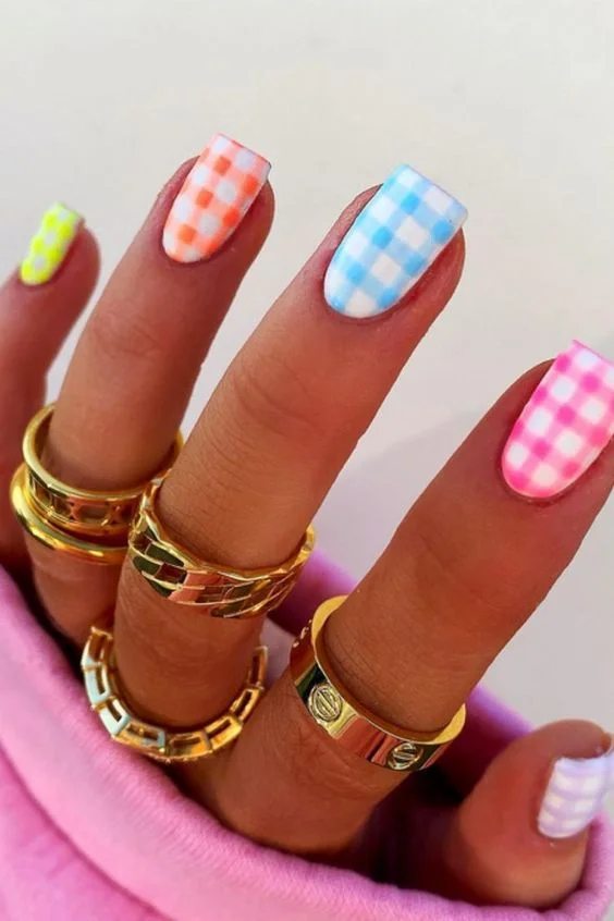 Gingham Nails for the Perfect Plaid Manicure